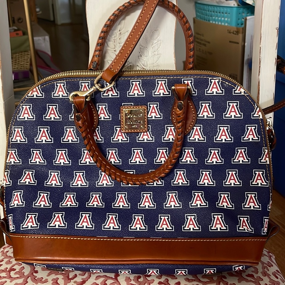 Dooney & Bourke UofA purse.😍